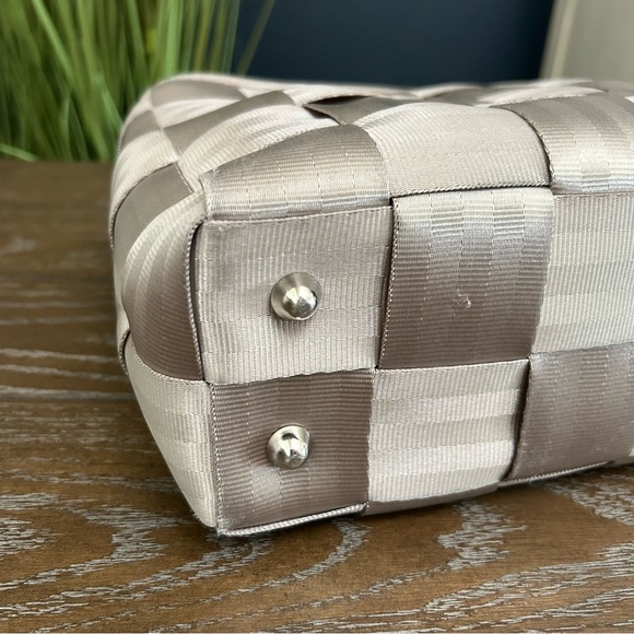 Harvey's Seatbelt Bags Large Tote Bag in Champagne - Picture 8 of 11